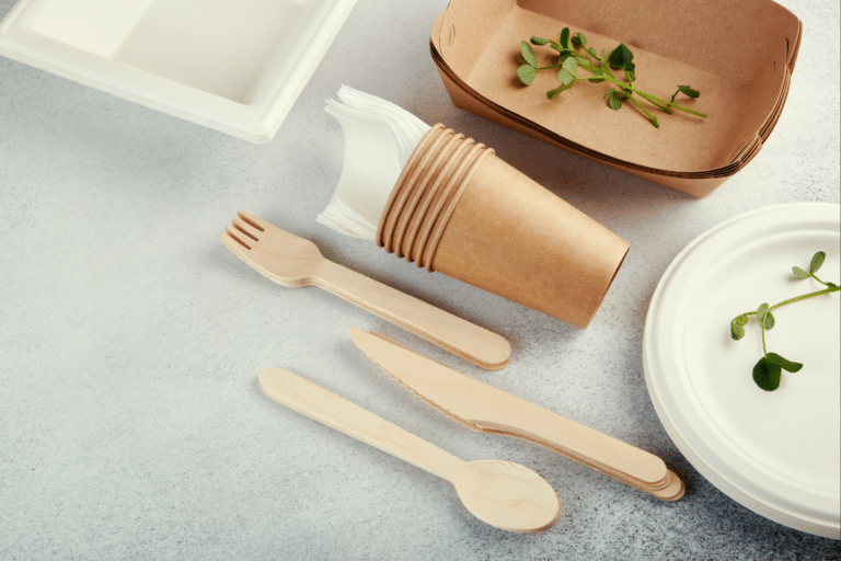 Un estudi confirma el risc de contaminació quan els materials biodegradables amb gluten entren en contacte amb els aliments