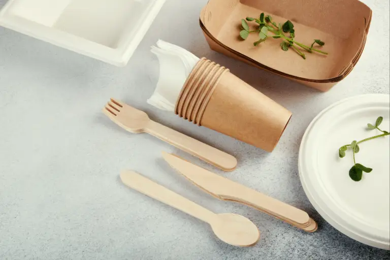 Un estudi confirma el risc de contaminació quan els materials biodegradables amb gluten entren en contacte amb els aliments
